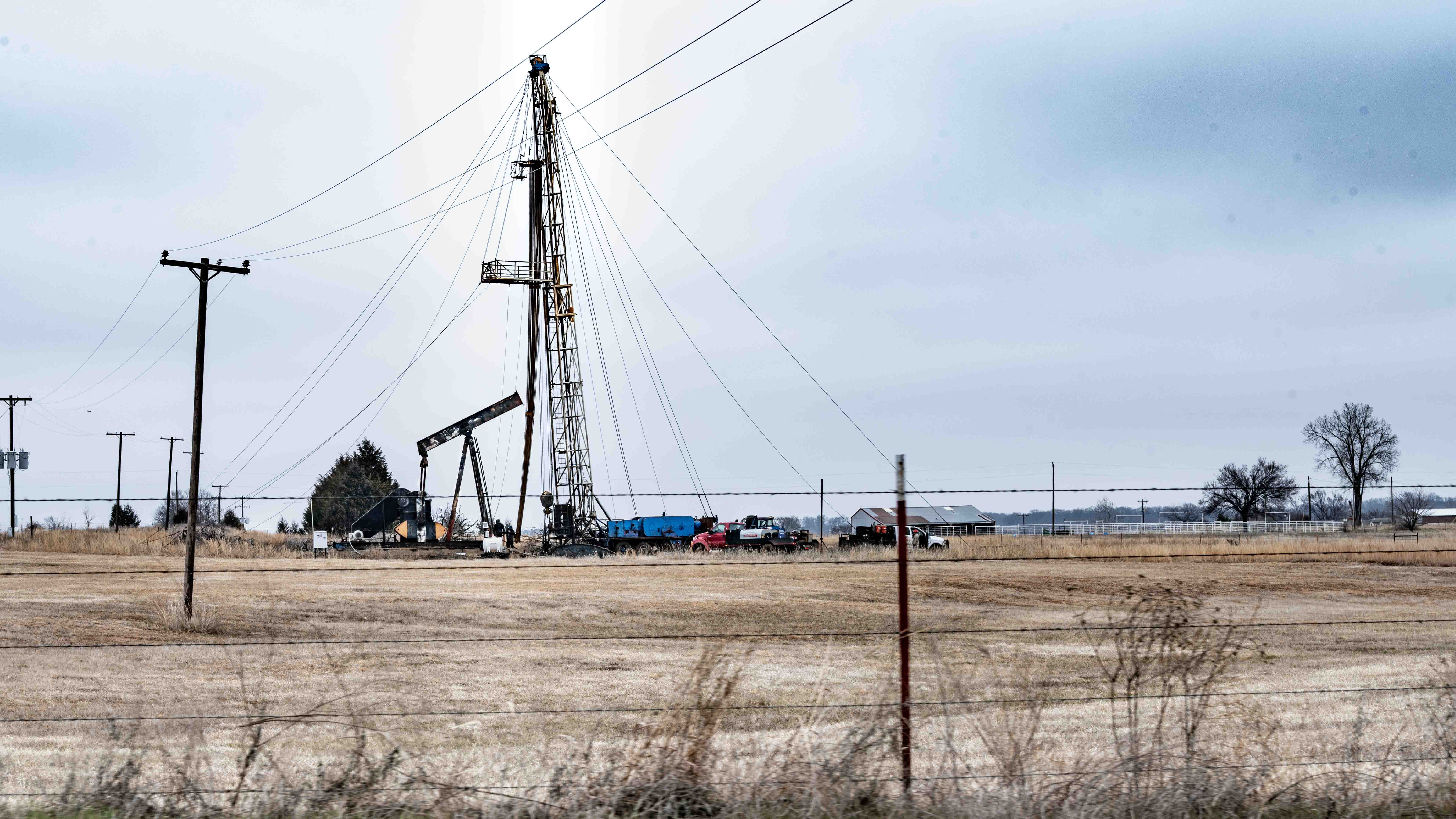 Petroleum Production Operations: Work-over Rig and Operations (Seminole, Oklahoma) oil well work over rig-workflow & process photography-seminole oklahoma